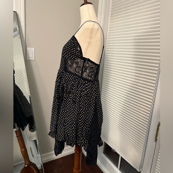 Catch Me | Navy Blue and White Flower Polka Dotted Summer Dress | Medium - Picture 4 of 11